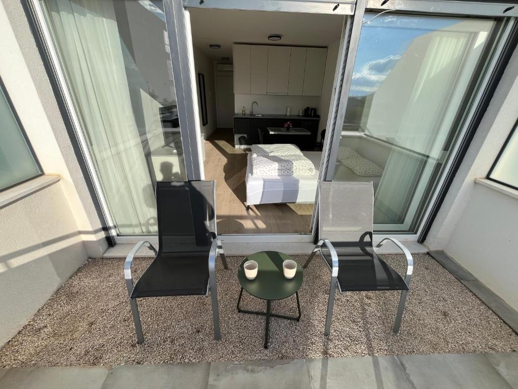 Apartman s balkonom - slika 5