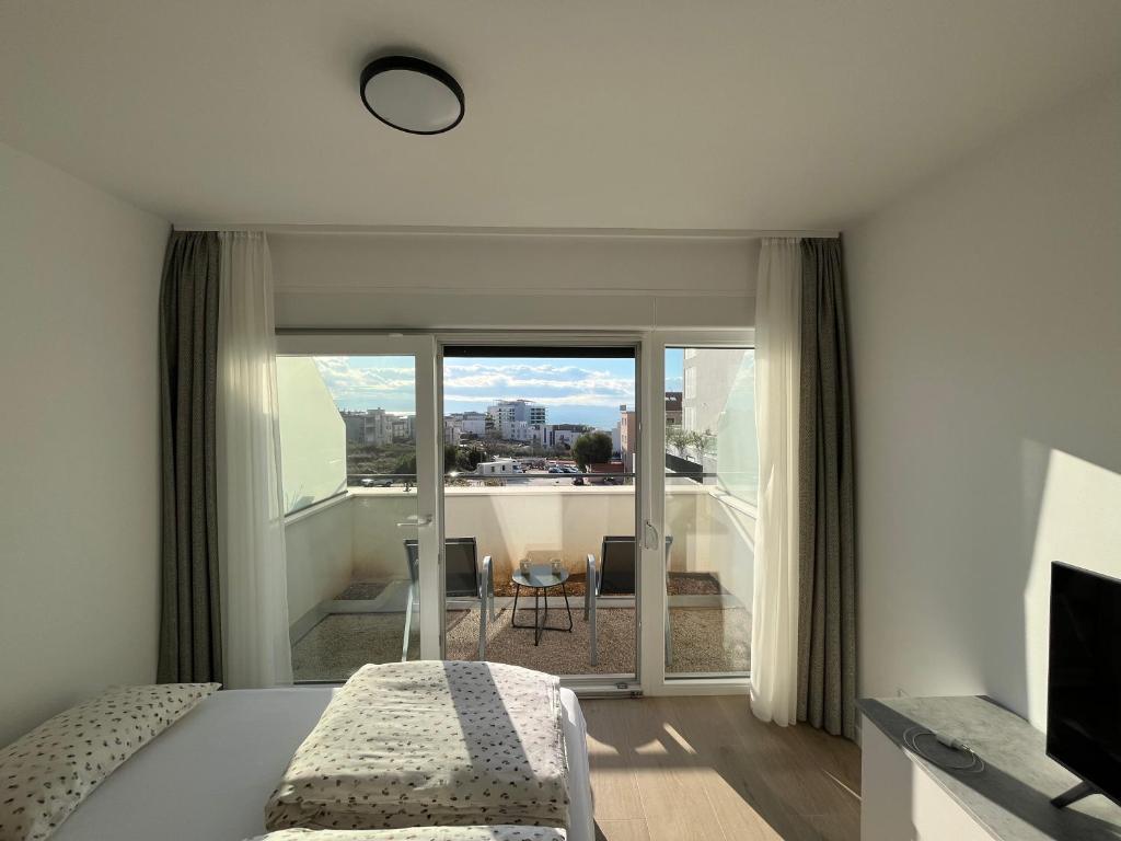 Apartman s balkonom - slika 4