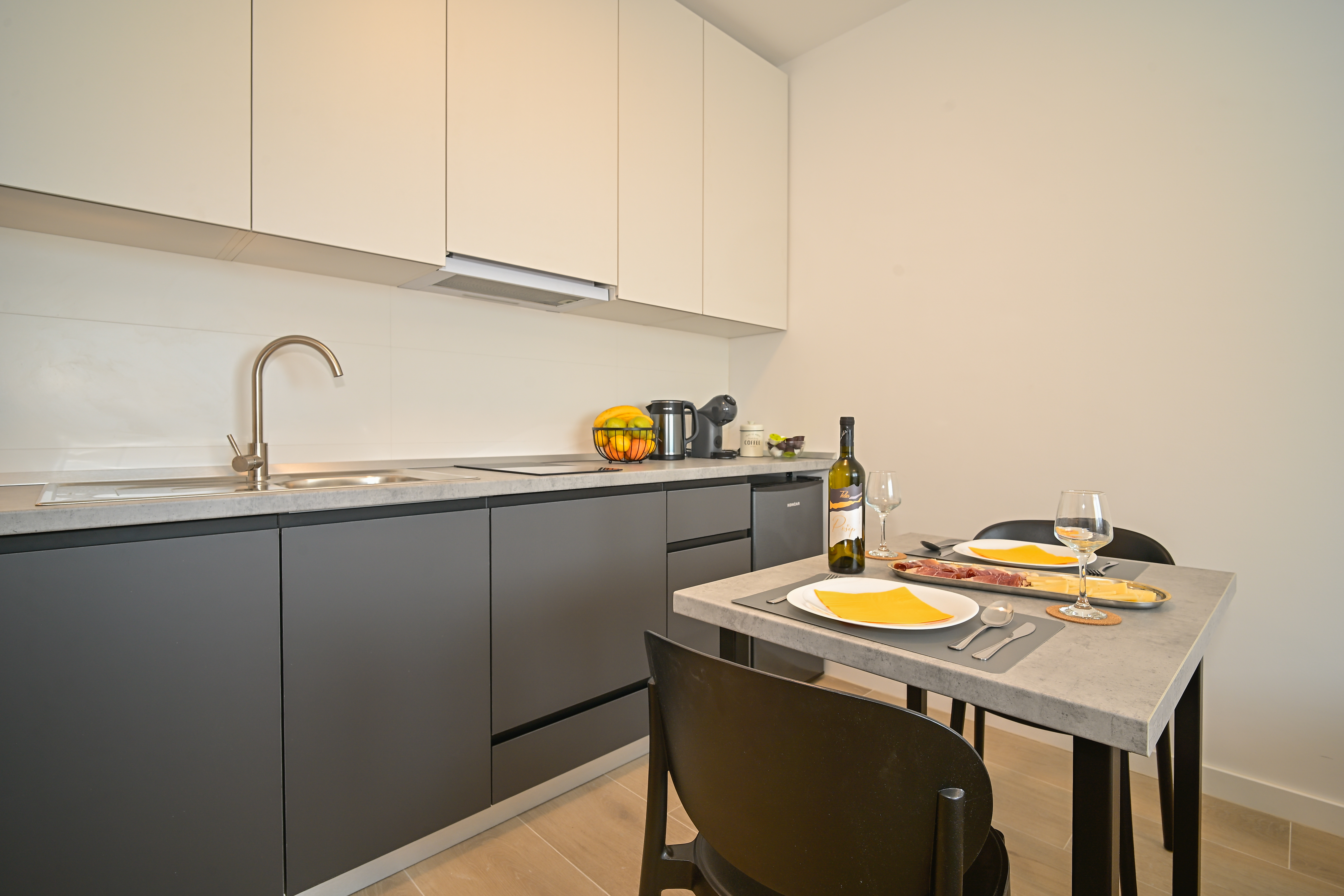 Apartman bez balkona - slika 1